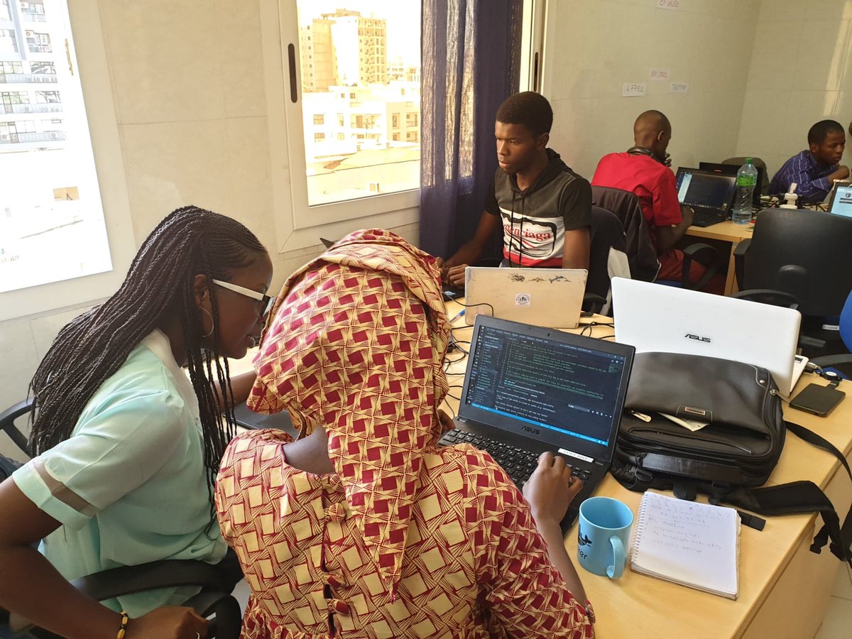 AccessCodeOFP's tweet image. #ACSDakar
Nos apprenants de la promo Keloumak réalisent depuis lundi des applications originales qui exploitent des jeux de données libres. Ils développent des #APIs avec #Symfony4 qui renvoient des données en #Json à leurs applications Web basées sur #Angular5.
#OpenData
