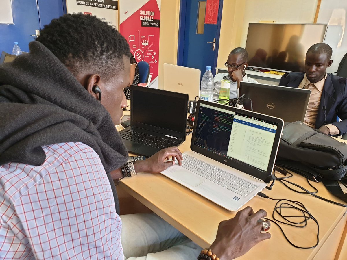 AccessCodeOFP's tweet image. #ACSDakar
Nos apprenants de la promo Keloumak réalisent depuis lundi des applications originales qui exploitent des jeux de données libres. Ils développent des #APIs avec #Symfony4 qui renvoient des données en #Json à leurs applications Web basées sur #Angular5.
#OpenData