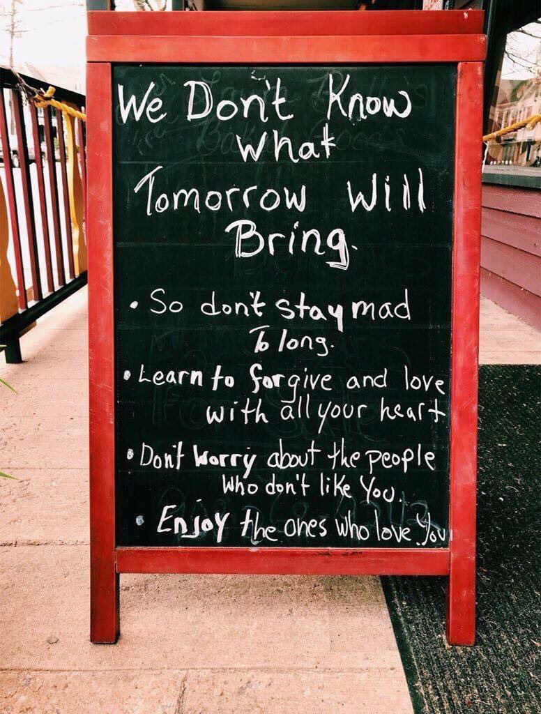 SalsRdsideEatry's tweet image. #TruthPost for #HumpDay #SalsSays 🚚 #LoveOneAnother &amp;amp; #EatCheesesteaks
Come on out guys, we’re right outside #GatewayVillage one 5th &amp;amp; Cedar! We’ll be out here until 2! Check out SalsRoadside.com for today’s menu. 🍔