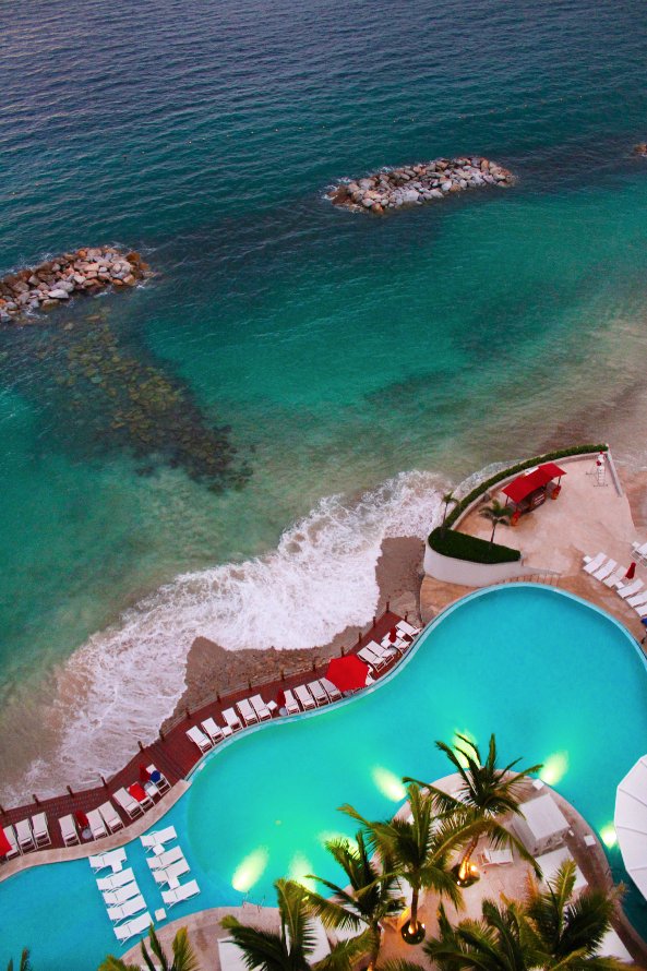 Up and down, anywhere you go there's a place for you to enjoy! 🏖 🍸 #GrandExperience #StayWithUs #StayWithuS #Beach #PuertoVallarta