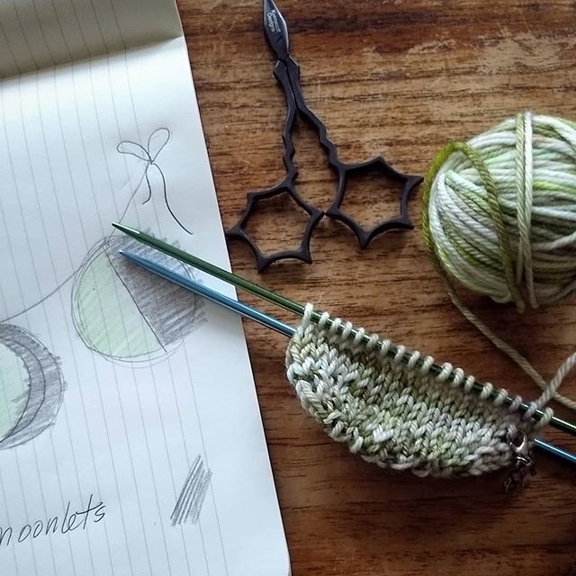 vikinglovestory's tweet image. Working on something so stinkin' cute. And enjoying luscious #ritualdyes dk. #knitthemoon #moonlets #knitlove #amdesigning #indieknitdesigner #indiedyer #womanmade bit.ly/2Feoh2k