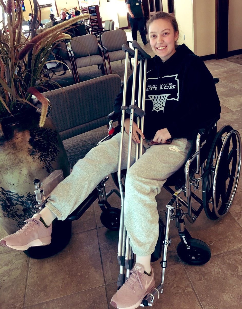 MrsCoachVincent's tweet photo. If anyone can do this twice, she can!! #matchingKnees #ACLround2 #challengeaccepted https://t.co/7zHG8NdhaA