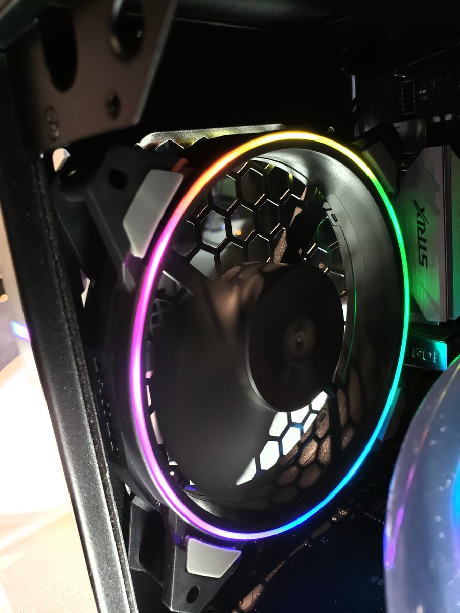 InWin Sirius Loop fans 