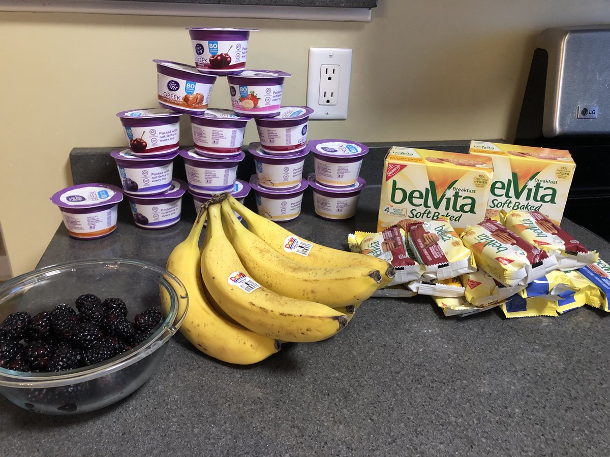 MacKidLincolnNE's tweet photo. Just got done sharing #MyMorningMust Breakfast with some friends! Love @BELVITA Breakfast Biscuits and Dannon Light&Fit Original Greek Yogurt with some fresh fruit! #BELVITA #LightandFit #sponsored https://t.co/X1g4RVU56P