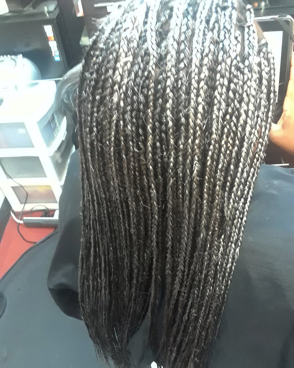 TheNewYou2005's tweet photo. New year new colors! 💥
#gray #silverhighlights #individuals
#saltandpepperhair https://t.co/DDYiRHopMI