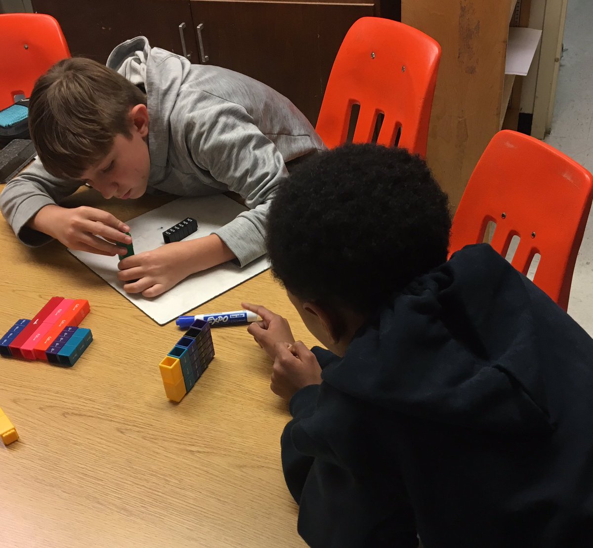 AlisonDJJS's tweet image. Working together to find equivalent fractions.#keh4life