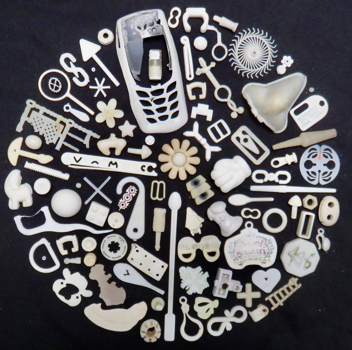 LegoLostAtSea's tweet photo. Plastic soup of the day. Ingredients foraged from Cornish beaches. https://t.co/OViQldB8NN