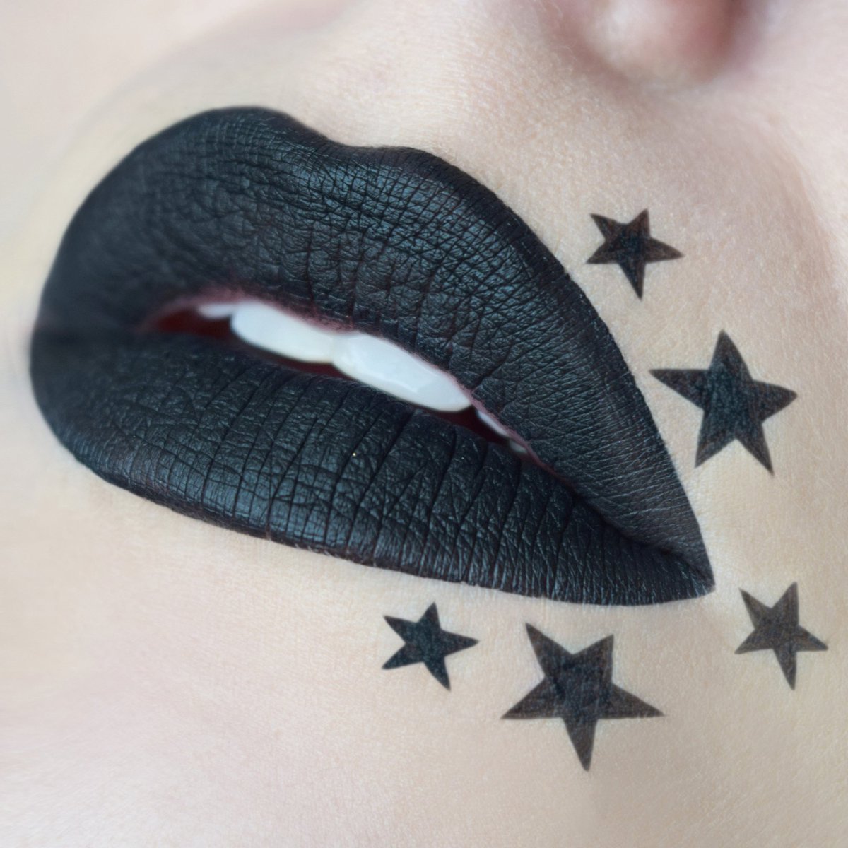 April Christinaa (@AprilChristina5) on Twitter photo 09/01/2019 21:10:43 @KATVONDbeauty Everlasting Liquid Lipstick Witches + #tattooliner & #daggerliner 🖤 @KATVONDbeauty Everlasting Liquid Lipstick Witches + #tattooliner & #daggerliner 🖤