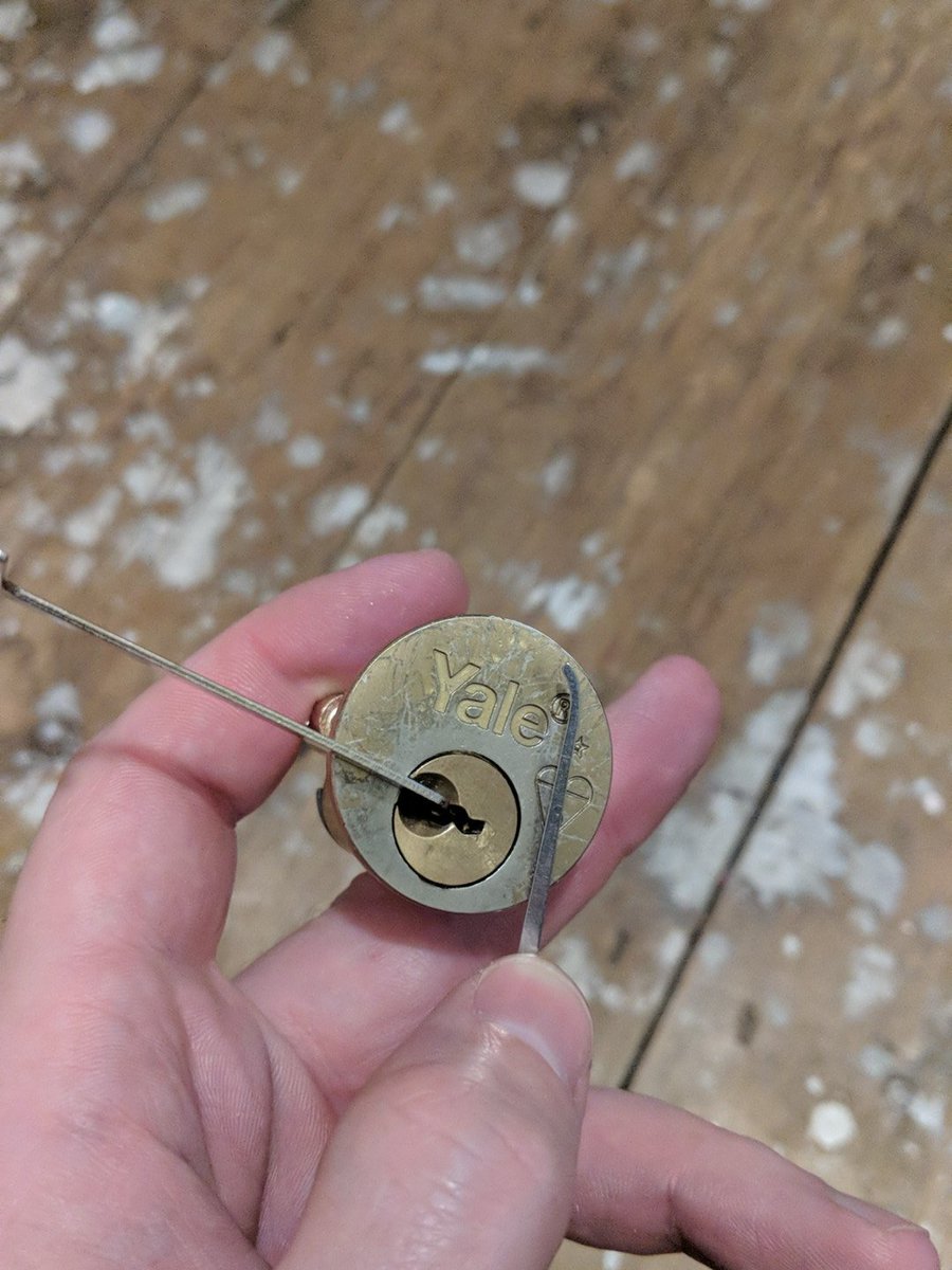 DestructiveCup's tweet photo. An open on my old front door lock #lockpick #locksport #security https://t.co/8ikQcWirKV