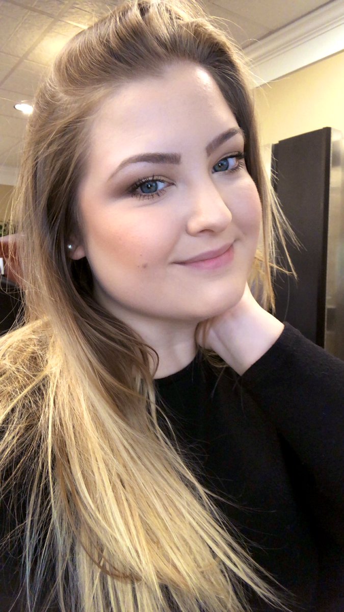lauryn0622's tweet photo. Spent an hour on my makeup so here’s some selfies 🦋 https://t.co/Q7xGBEPHSK