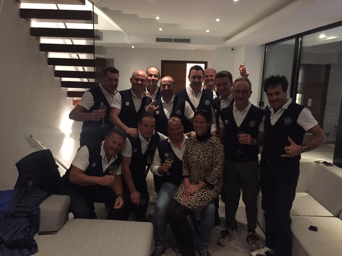 Welkom in de “orde van de debardeur”: erelid Tony Landuyt. Bedankt voor de gastvrijheid Tony en Annick.