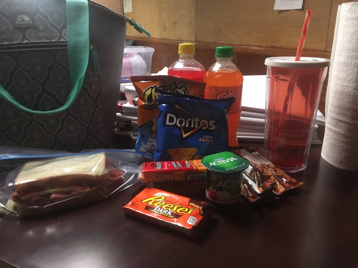 andreamholmes's tweet photo. When your boyfriend packs you a lunch. #NotEvenOffended #IWillEatAllOfThis https://t.co/8RNcSG9sj3