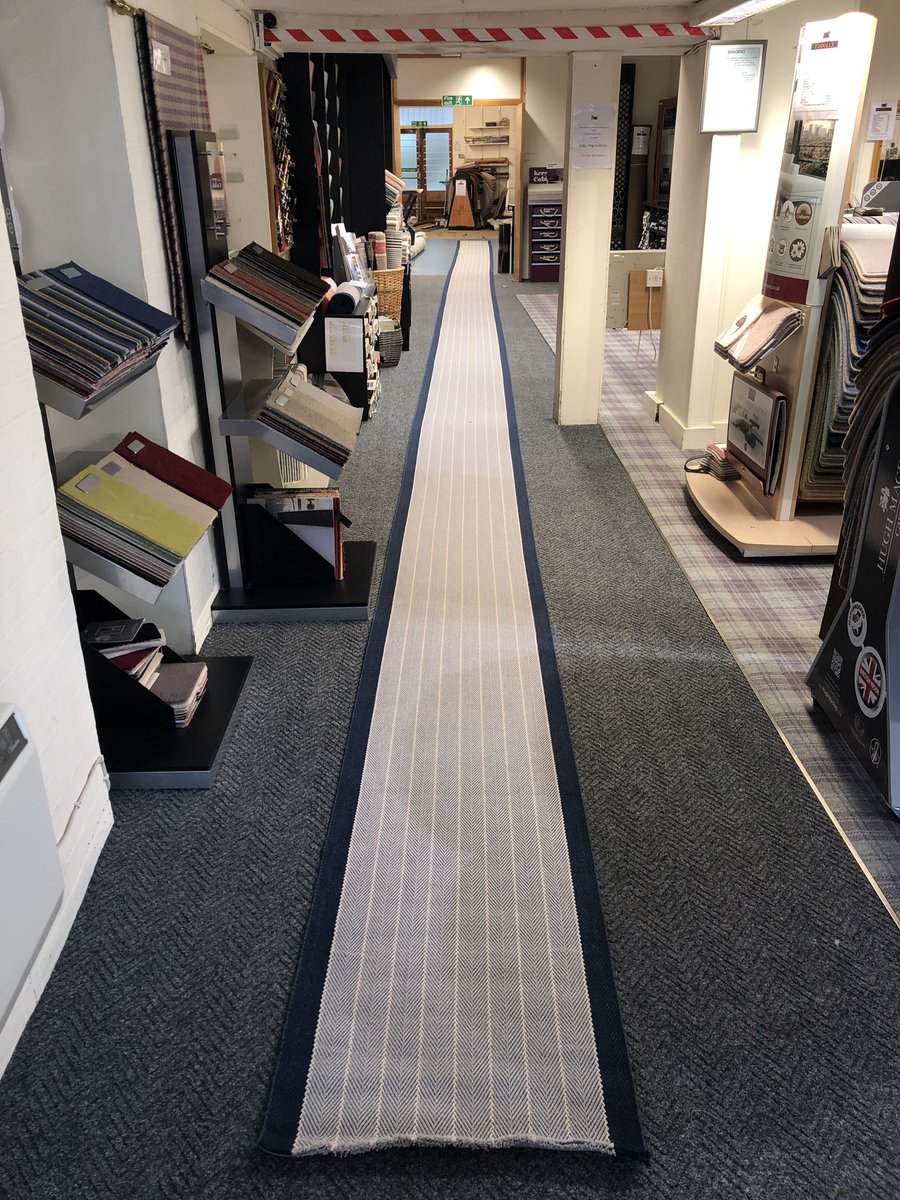 Eddollscarpets's tweet photo. This is my last 3 days work. 32 linear mtrs of @Roger_OatesUK Dart Midnight,  mitres machine sewn by us in our workshop. Fitted over the excellent @AxminsterUK Axfelt 65 underlay.
#flatweaves #stairrunner #winchester https://t.co/lBEw9pFsKt