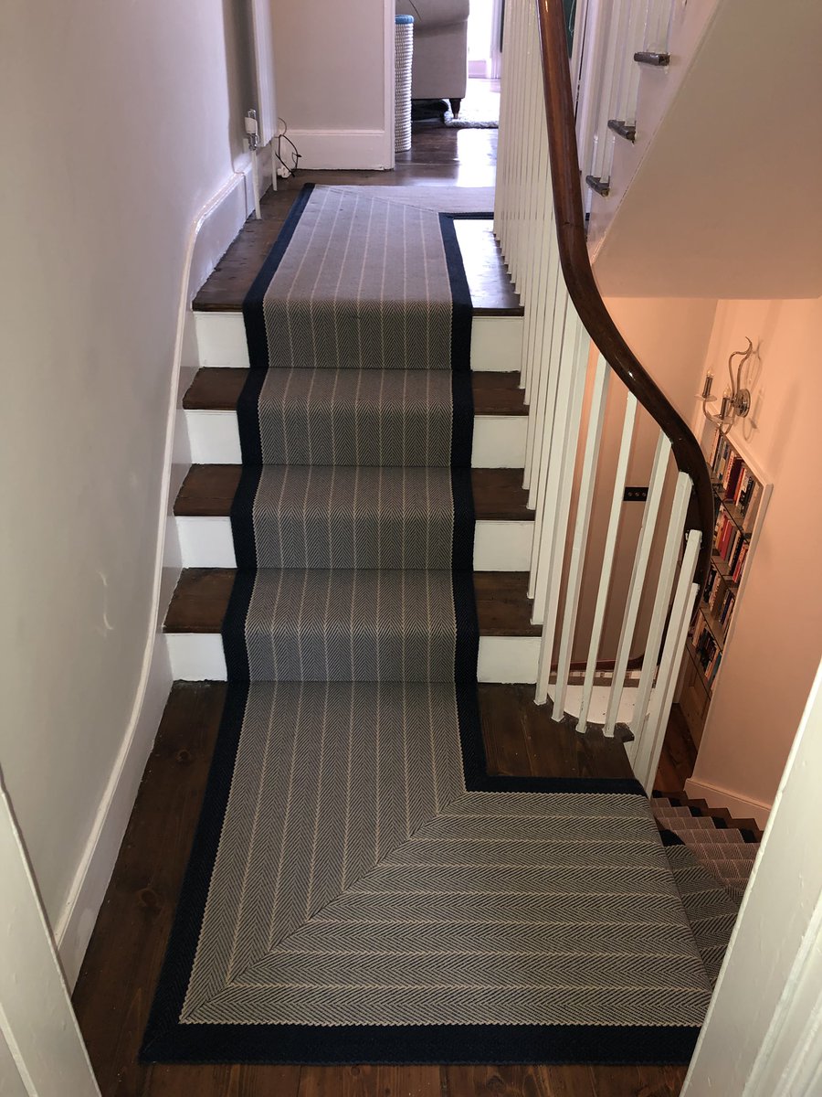 Eddollscarpets's tweet photo. This is my last 3 days work. 32 linear mtrs of @Roger_OatesUK Dart Midnight,  mitres machine sewn by us in our workshop. Fitted over the excellent @AxminsterUK Axfelt 65 underlay.
#flatweaves #stairrunner #winchester https://t.co/lBEw9pFsKt