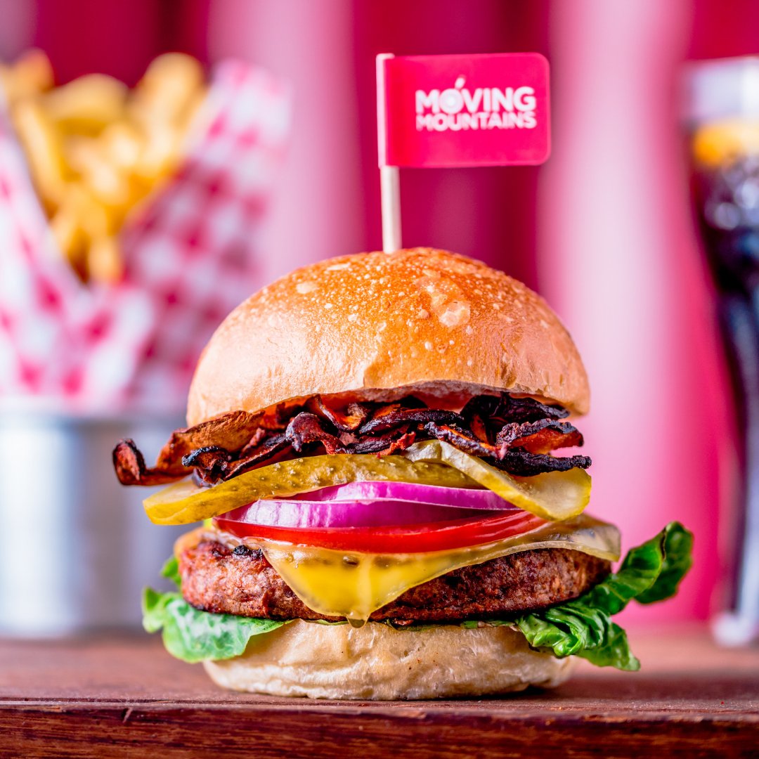 StickyFingersUK's tweet image. Giving Veganuary a go this year? Why not try our Vegan Bacon and Cheese burger!