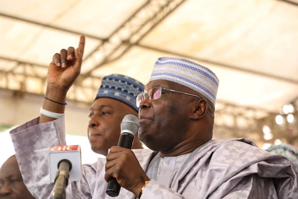 atiku's tweet photo. My fellow brothers and sisters, I want to promise you that if you vote PDP we will restore the jobs you lost. You will either get a job or get a business to do. This is a promise I am making on behalf of PDP if you vote for PDP. #PDPNigerRally #BetterNigeria #LGNWA https://t.co/ucGJEul7rx