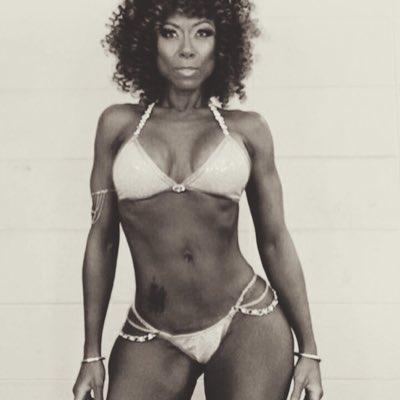 #NewProfilePic #bodybuilding #physique #bikinimodel #abs #girlswholift #fitcurvy #fitthick #humpday