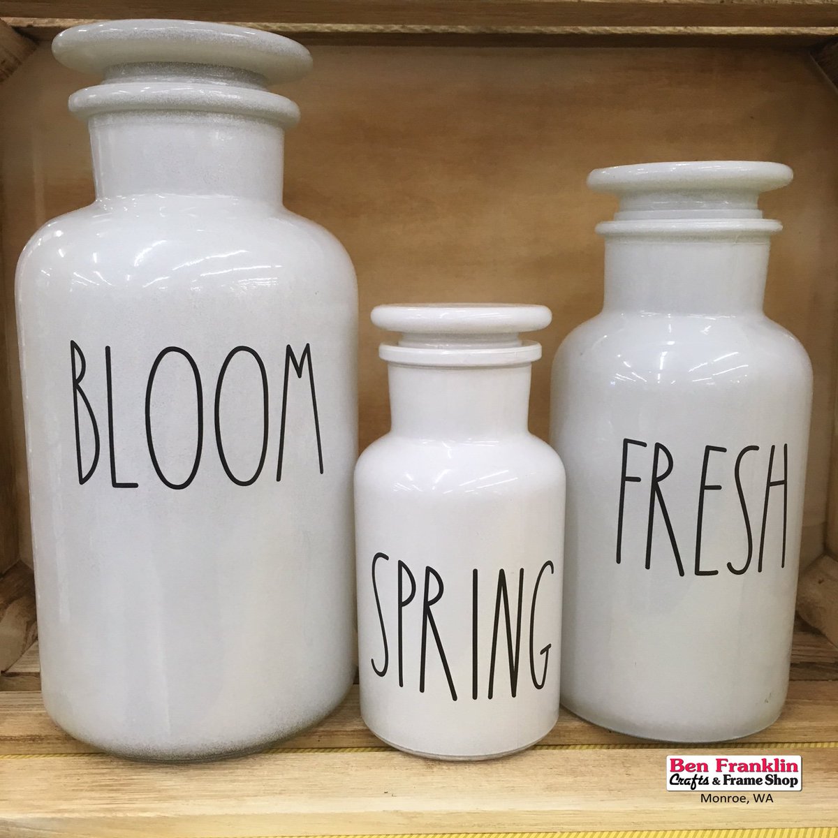 BFranklinMonroe's tweet photo. Easily add self-adhesive vinyl words to pre-painted white jars for quick décor pieces. It’s so refreshing to have clean lines to ring in a crafty new year! 

#BenFranklinMonroe #DIY #2019Decor https://t.co/CKNWc3BLQY