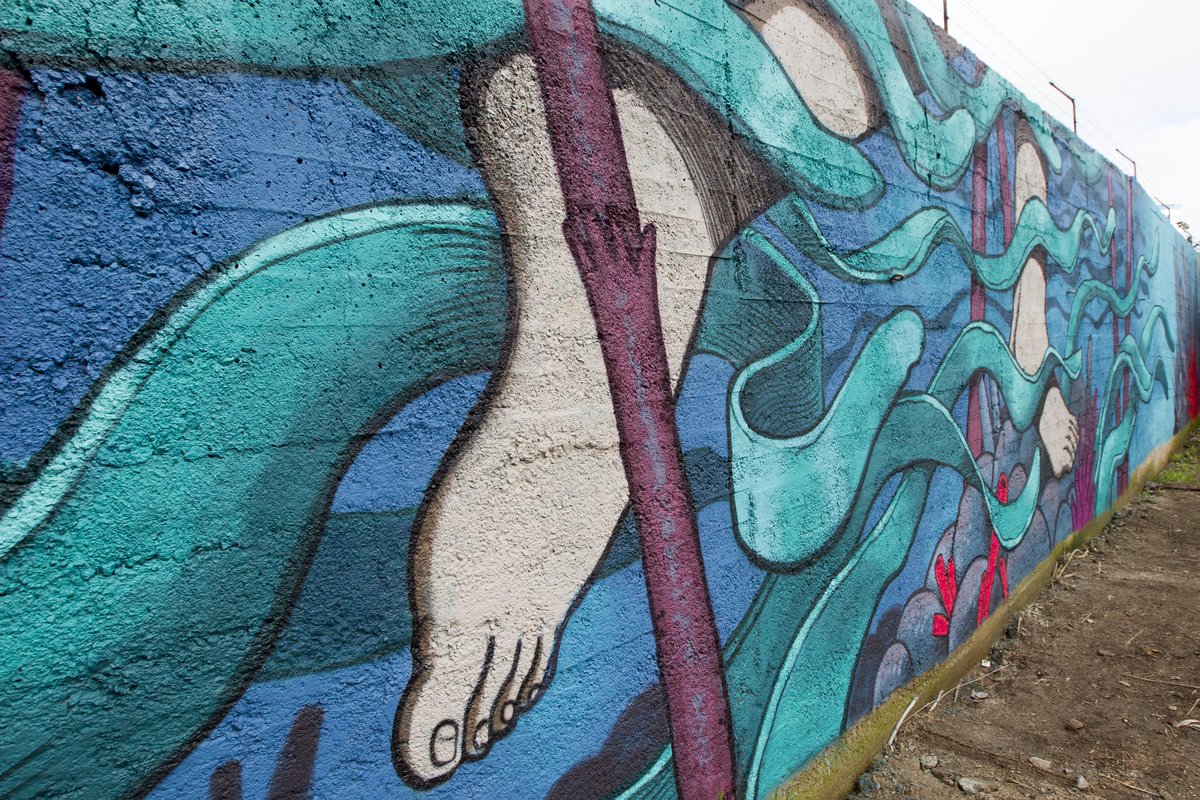 ConcelloCoruna's tweet photo. A entrada do parque de San Diego estrea mural de motivos mariños asinado por Iria Fafián. A edil de @CorunaSostible, María García, visitou hoxe a actuación, que parte dunha petición da asociación veciñal, e que foi realizada dentro do programa #Ruarte de coidado do espazo público https://t.co/7xtVN03oT9