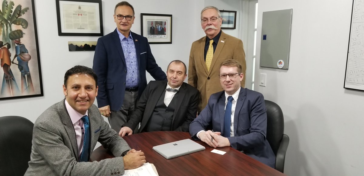 viraniarif's tweet photo. Huge TY to @CanPolCongress President Janusz Tomczak &amp; VP Juliusz Kirejczyk, and representatives from A.M.P.E.R. for meeting with me today in my #ParkHO office to discuss their work to develop a new engine that reduces pollutants &amp; GHG emissions! #polonia #Polska #Canada https://t.co/jgmsjZRczy