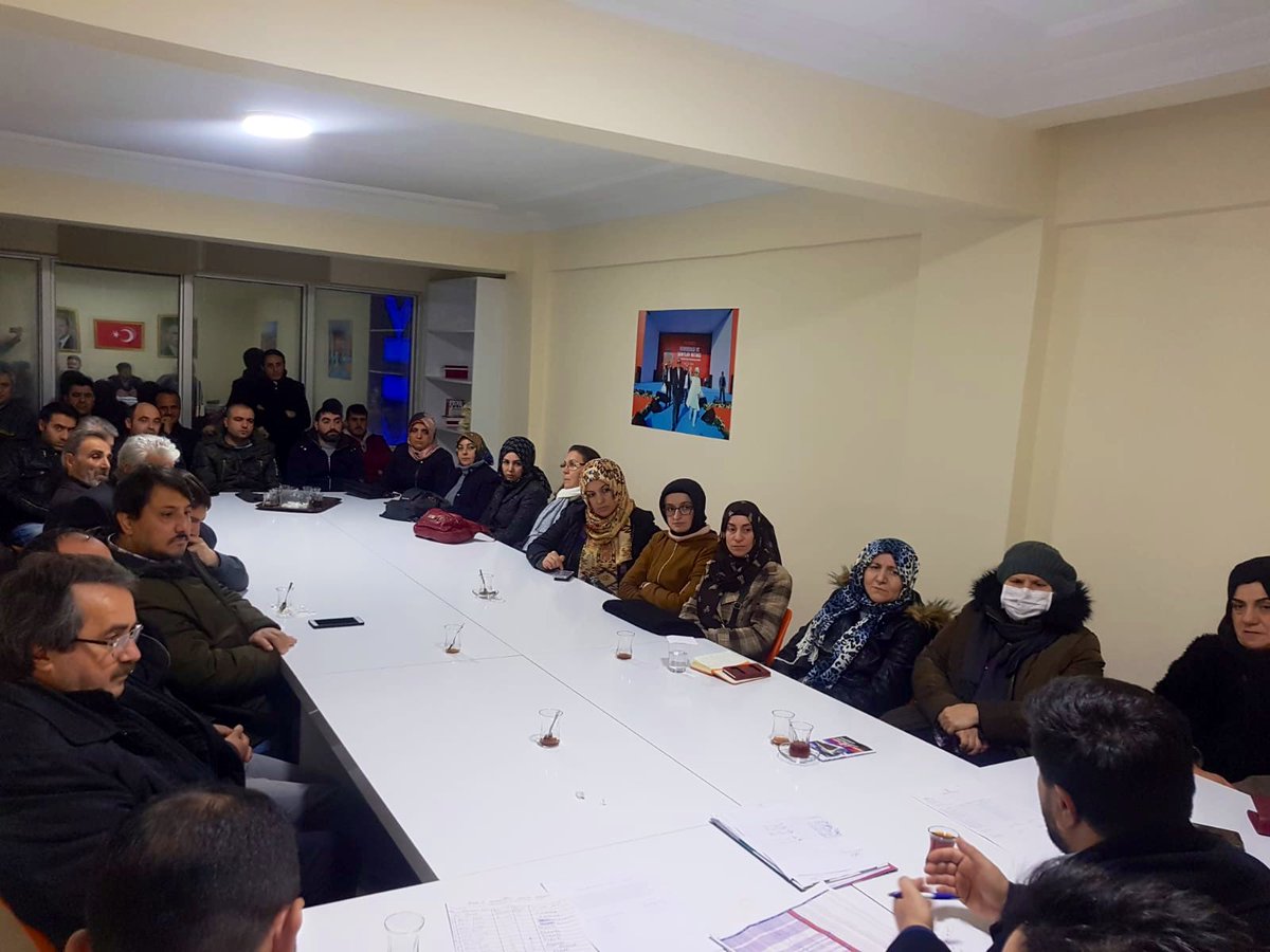 Taşdelen Mahallemizin haftalık olağan toplantısındayız. Taşdelen mahallemiz seçime hazır Mahalle Başkanı Raif Tapu ve yönetimine başarılar diliyorum.