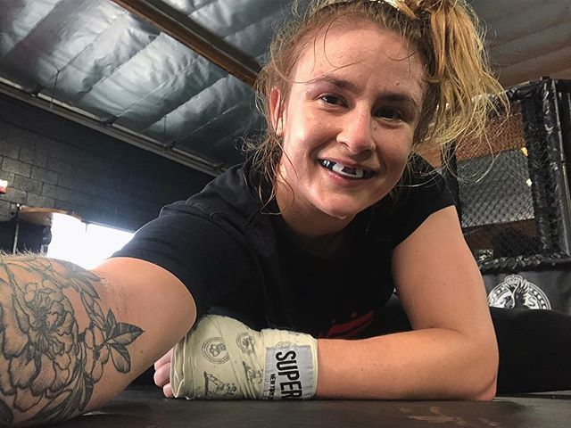 erineherle's tweet photo. Em casa. At home. #blackhousemma #braziliansamuraimma™ #iamhyperfly #hyperfly #stayfly #ycth #jiujitsu #mma #superarefightgoods https://t.co/gTqURqLC1T https://t.co/GlJyeSSZQR