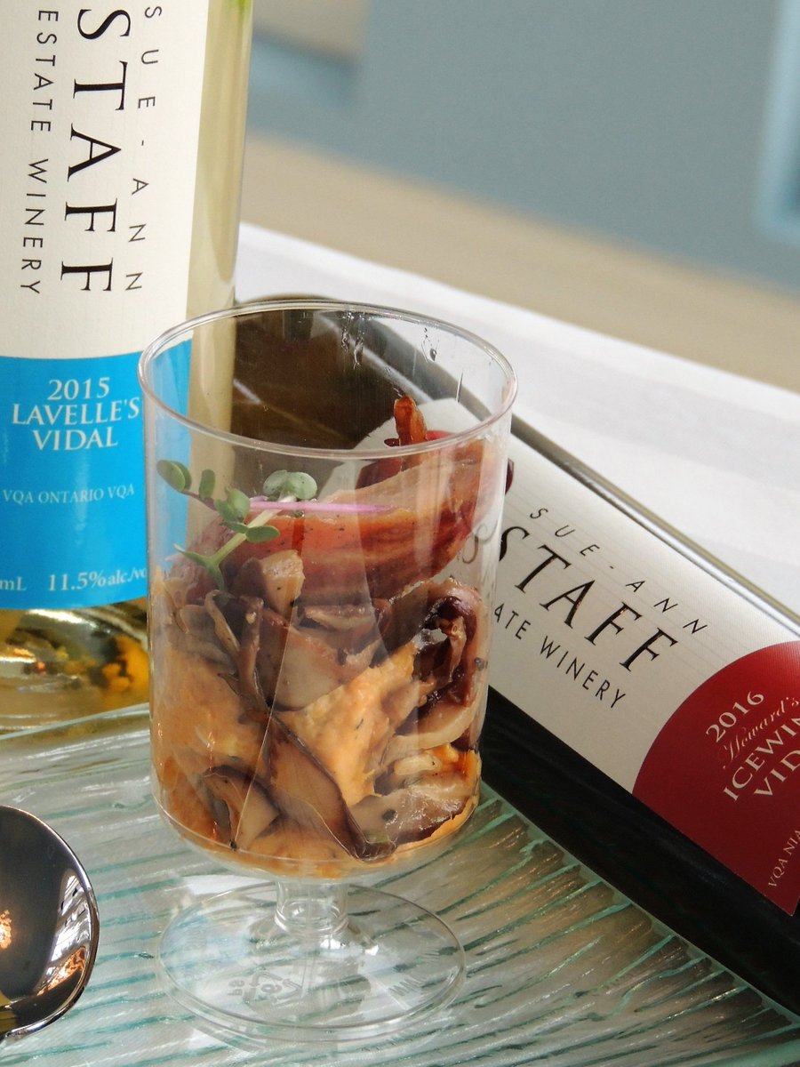 SueAnnStaff's tweet photo. Savoury sweet potato &amp; mushrooms w/ the most delectable Icewine smoked salmon, &amp; peppery radish microgreen garnish, perfectly paired with either Lavelle's Vidal or Howard's Icewine Vidal.#highfivesallround #augustrestaurant #silkysavouryspectacular #icewinefest @NiagaraWineFest https://t.co/efbascR4Vm
