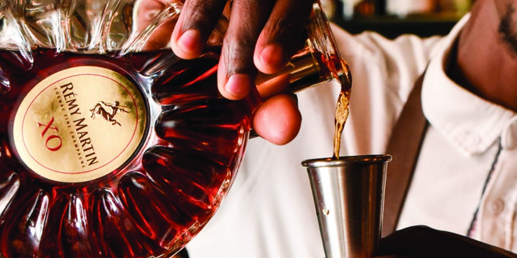 remymartinUS's tweet photo. One pour, many aromas: rich fruit, combined with fragrant floral notes of jasmine. Which stand out to you when sipping XO? https://t.co/MCfOnEI5E4