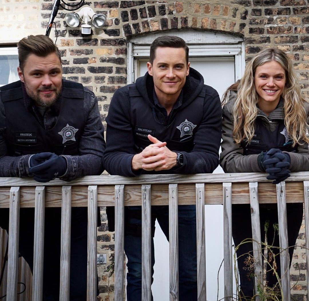 BestOfJesseLS's tweet photo. 👮🏼‍♂️📸 • Jesse, Patrick and Tracy on set of Chicago Pd ! Three babies !  #ChicagoPd #JesseLeeSoffer https://t.co/OT7SsF6tVt