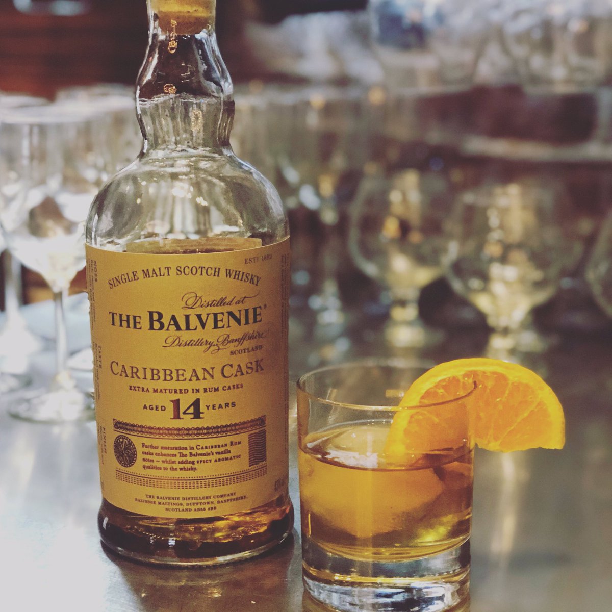 GunterHansCafe's tweet photo. It’s #WineAndWhiskeyWednesday and you know what that means?! $2 off your favorite wine or whiskey. Yet another reason to #GetOutofYourBox! https://t.co/6sDPuDTJ0P