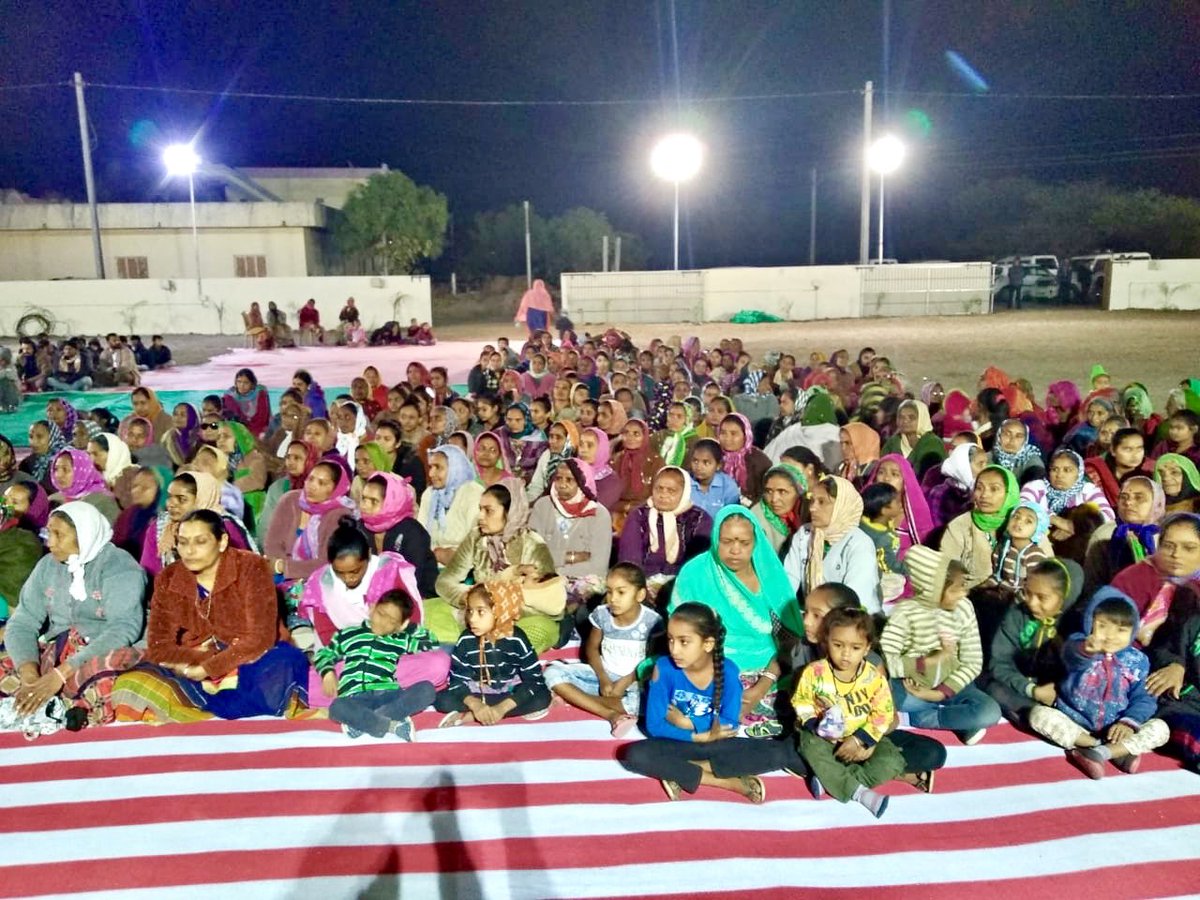 Night Halt at #Kotha_Pipaliya Village, #Lodhika Taluka #Rajkot.
Amazing response from all parts of village. A very interactive session where women and men participated enthusiastically. Superb cleanliness, #Active_Sarpanch.
@SDMRajkotRural.
@pkumarias
@CollectorRjt
@CMOGuj