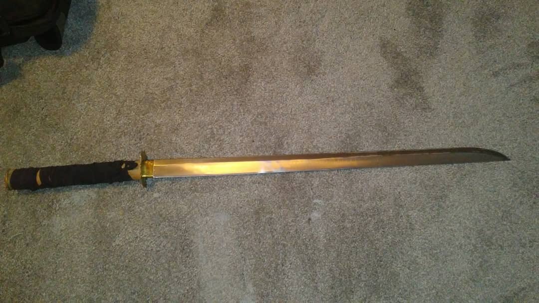 hiddenfox_x's tweet photo. #MetalGearSolid got me into martial arts, which led to an end of the bullying I dealt with growing up; now I always protect the underdog. This sword was in a pawn shop for a year, I finally bought her and fixed her up, and will train with her. @4pauleiding @DavidBHayter https://t.co/LH3aoN3mWt