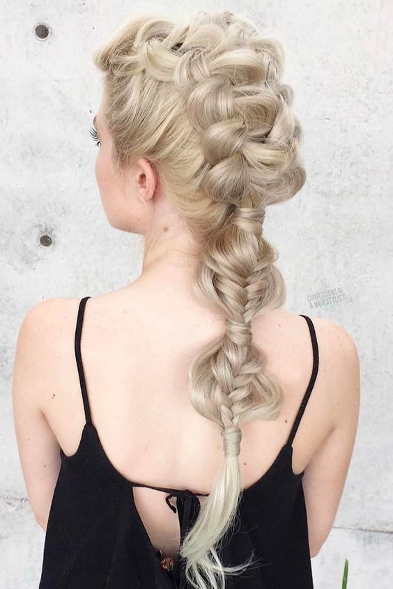 beautymarket_es's tweet photo. 💞💃 #TopLooks Trenzas para ponerle a 2019, glamour ¡mucho glamour! #Fashionistas #Styles #HairStyles Vía @beautymarket_es 👉https://t.co/SgRqmWsKOc https://t.co/9W29XGtXqT