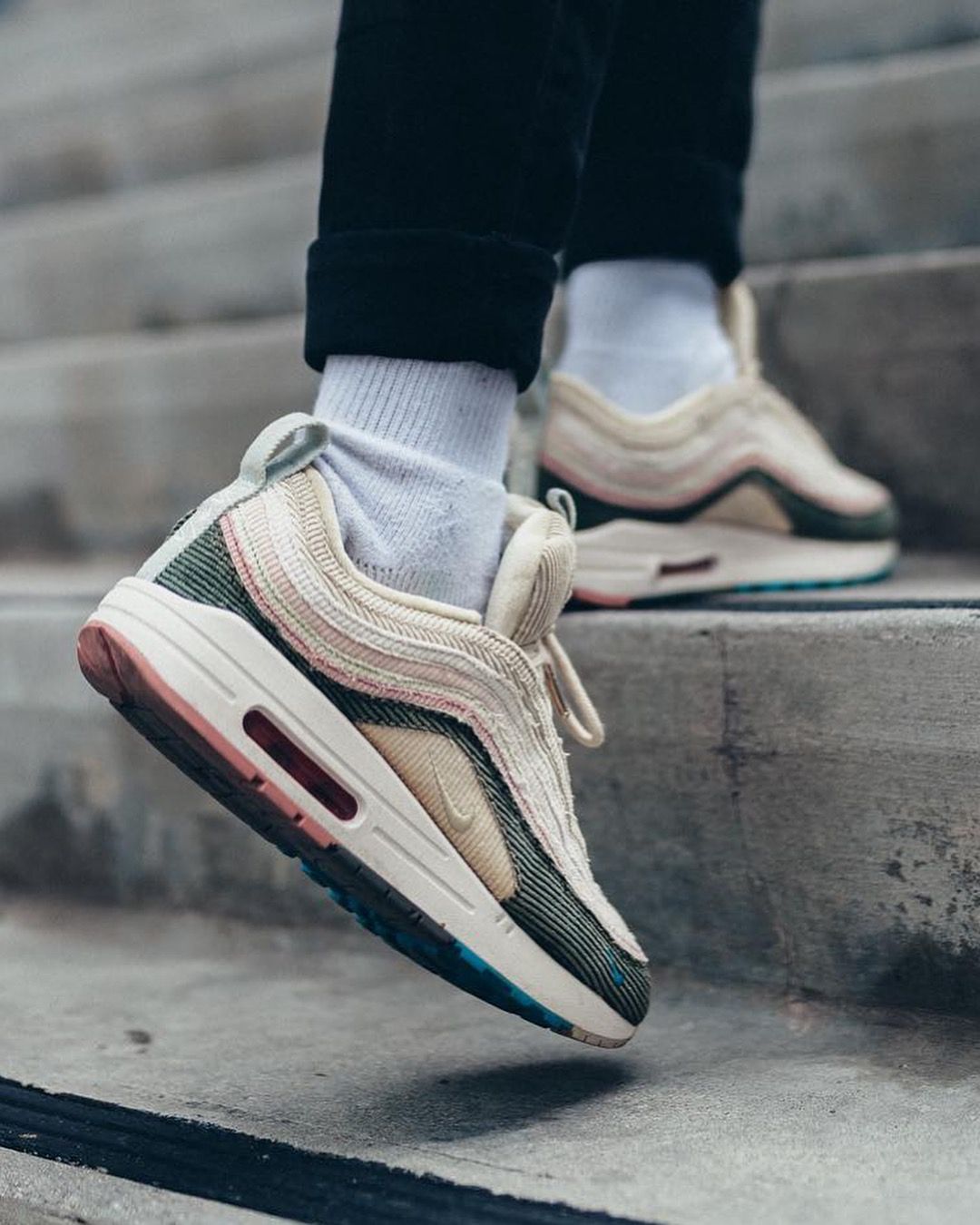 Fanático apertura educar The Drop Date on Twitter: "Take a look at this custom BLEACHED pair of the  SEAN WOTHERSPOON X NIKE AIR MAX 1/97... What are your thoughts on this  custom❓ Image courtesy of
