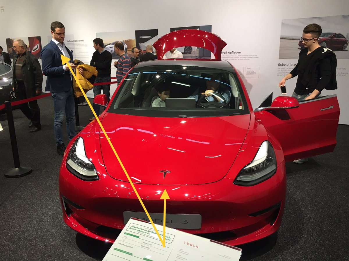 Heute würde vermutlich sogar <a href="/florianklenk/">Florian Klenk</a> rechts wählen: #teslamodel3 😇😅😂 #ViennaAutoshow