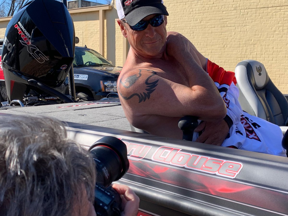 Gary Clouse gives JO a front-row seat to the gun show — actually he’s showing his tattoo in honor of his Phoenix Boat company. ⁦<a href="/bassmaster/">Bassmaster</a>⁩ ⁦@phoenixboats⁩ ⁦<a href="/GaryClouse/">Gary Clouse</a>⁩