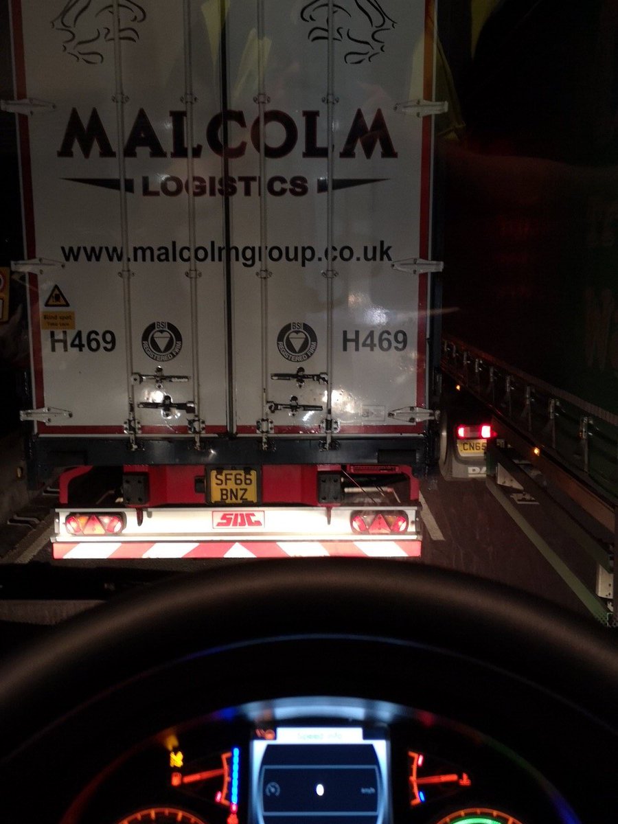 the_cav's tweet photo. Handbrake on. Ten minutes so far. #M6 southbound J16 https://t.co/FMFoJElNUc