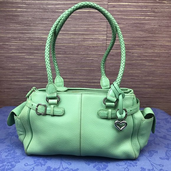 BigBTumbleweed's tweet photo. So good I had to share! Check out all the items I'm loving on @Poshmarkapp #poshmark #fashion #style #shopmycloset #brighton #btween #markandjamesbadgleymischka: https://t.co/2gyxseQb3F https://t.co/27My03N53c