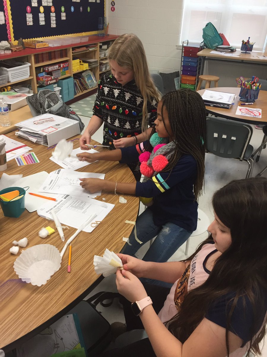 BrownSTEMteach's tweet photo. Engineering and testing tools to clean up an oil spill!  @MadisonsTrust16 #mtes3yr https://t.co/6LsOoc95Hz