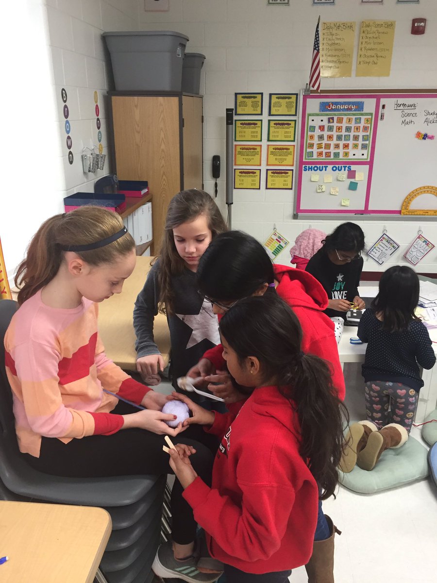 BrownSTEMteach's tweet photo. Engineering and testing tools to clean up an oil spill!  @MadisonsTrust16 #mtes3yr https://t.co/6LsOoc95Hz