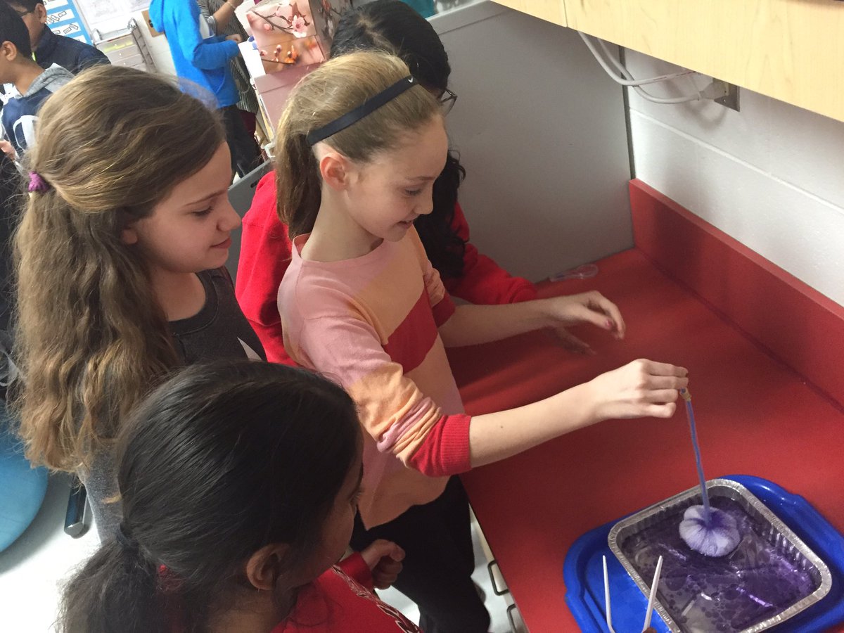 BrownSTEMteach's tweet photo. Engineering and testing tools to clean up an oil spill!  @MadisonsTrust16 #mtes3yr https://t.co/6LsOoc95Hz