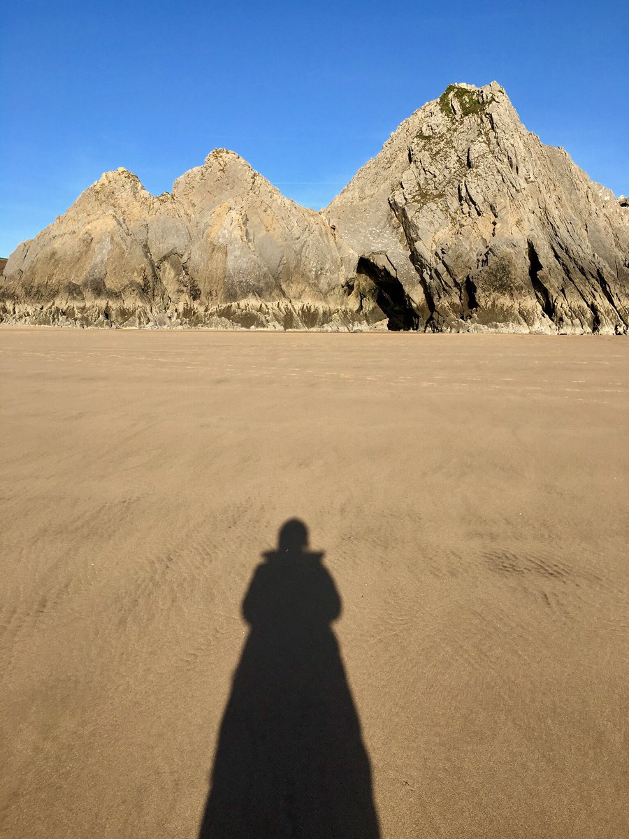 1CarolineBerry's tweet image. First Gower walk of 2019 and what a beauty #Southgate #Pobbles #ThreeCliffs #Gower #walking #findyourepic #BeAdventurous #bluesky #sunshine #winterwalking #solitudeisbliss
