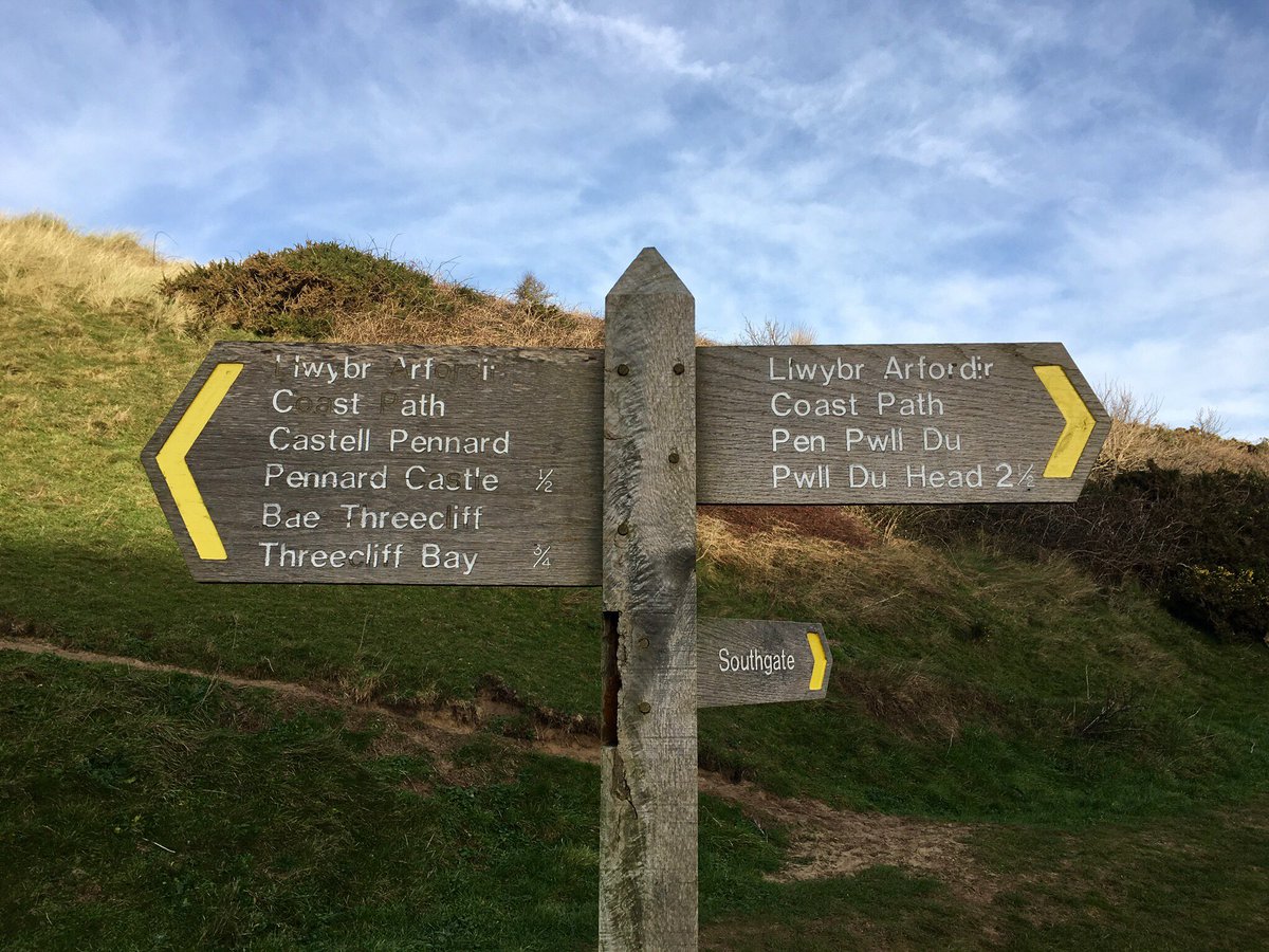1CarolineBerry's tweet image. First Gower walk of 2019 and what a beauty #Southgate #Pobbles #ThreeCliffs #Gower #walking #findyourepic #BeAdventurous #bluesky #sunshine #winterwalking #solitudeisbliss
