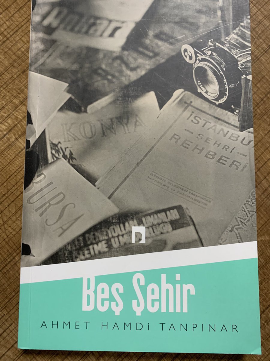KOP Gençlik Atölyesi ve Kitap Kahvemizdeyiz. Günün kitabı Ahmet Hamdi Tanpınar’dan Beş Şehir. Kitaba dokunan parmaklar için kitapların renklerinden gökkuşağı oluşturduk. Bende kitaba dokunmalıyım diyorsan bekleriz...