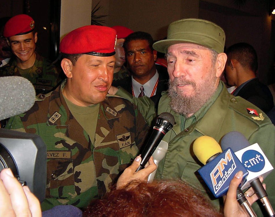 #SomosCuba La Revolución Bolivariana no es un hombre, es un pueblo que eligió ser libre. Maduro.
