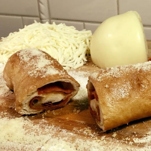 mtsb1938's tweet photo. One week left in our Pepperoni Roll Sale!!  Three varieties - Pepperoni and Cheese, Cheese Only, or Pepperoni Only!

Orders/money must be turned in on 1/16, with delivery on 1/30 - just in time for your Super Bowl party!!

See any Swing Band member to order! https://t.co/VKATAuZOQ2