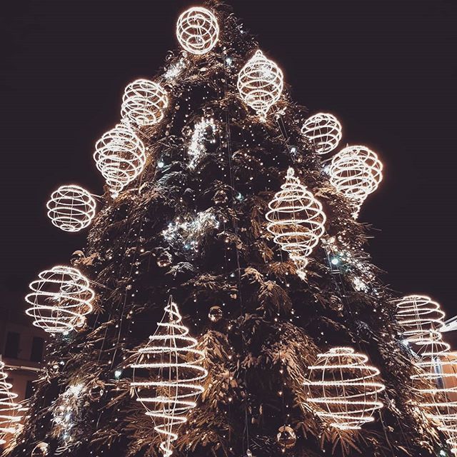 Silver_stonelt's tweet photo. Love Christmas city❤❄🌲. Kalėdiškai pasipuošęs Vilnius. Šalta, bet gražu😉💖.
#mycity #vilnius #lovevilnius #lithuania #christmas #blinkblink #shine #likes #instachristmas #colors #town #holidays #miestas #kaledos #blizga #lietuva #christmastree #va… https://t.co/KKNqgC631L https://t.co/LBEfBtPLfK