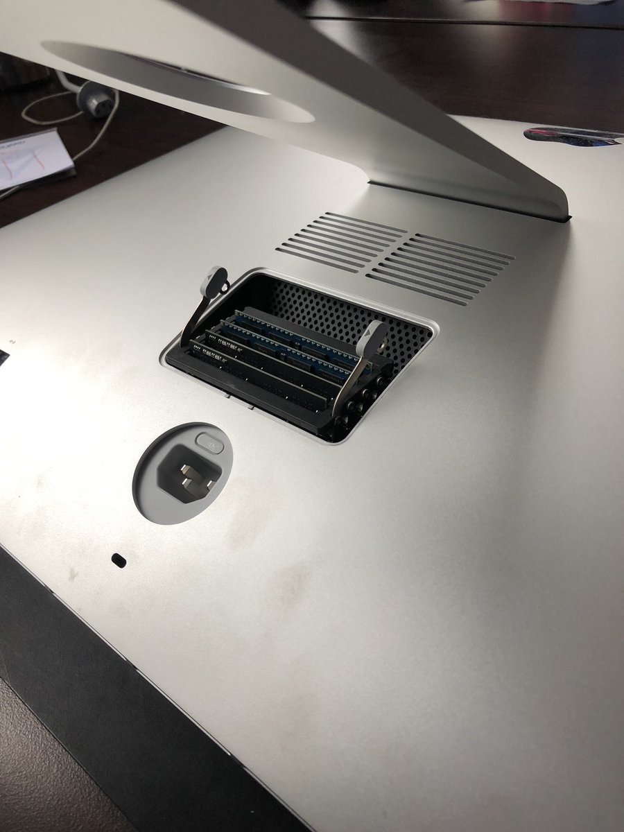 Mariahrose12's tweet image. Resident IT Director is in the house!! HAPPY NEW YEAR TO YOU LIL MAC HOPE YOU RUN SO FAST WITH THAT NEW RAM! #geeking