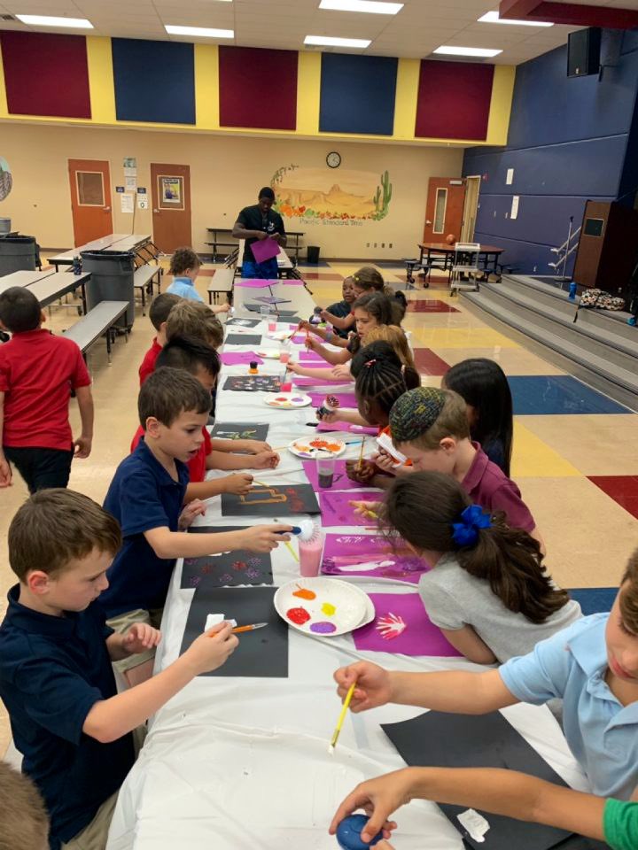 HRESAfterschool's tweet photo. Showing our little ones how to use non traditional materials to finish their New Year firework paintings! One of our programs New Year resolutions is to have our students try new things!🌟🎨🎇 #GrowingLeaders https://t.co/osz7gFru0r