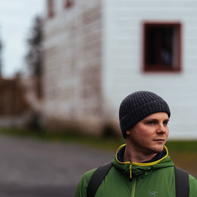 TomasWilliamsA's tweet photo. No snow here, but it's still cold so I've got my cashmere toque from @clubmonaco and warm jacket from @arcteryx. Face by @lavera_naturkosmetik ☺️ (This is my attempt at a fashion post, how'd I do? 🤣) #pmwintergridchallenge #portraitphotography #selfp… https://t.co/R7fjrYBlR5 https://t.co/uVfypH83o3